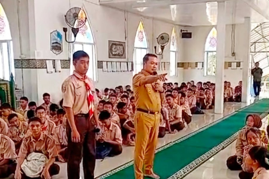Wabup Husni Tamrin Beri Motivasi Siswa SMKN 1 Pangkalan Kerinci Raih Masa Depan Cerah