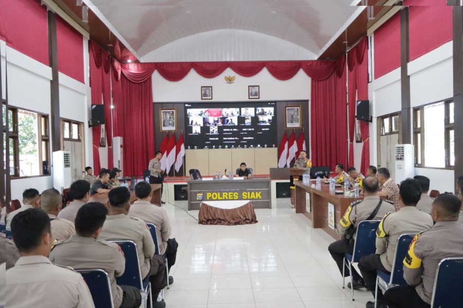 TERKAIT: *Densus 88 AT Polri lakukan kegiatan Pencegahan bahaya paham  IRET (Intoleran, Radikalisme, Ekstrimisme dan Terorisme) dan Program kegiatan Lingkungan Deradikalisasi Di Polres Siak.*