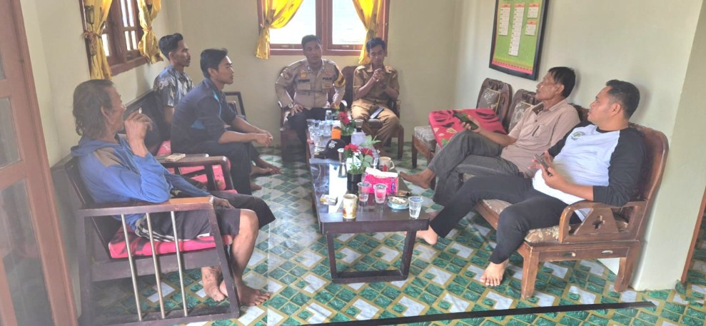 Bhabinkamtibmas Polsek Pelangiran Lakukan Sambang dalam Penyuluhan Kamtibmas