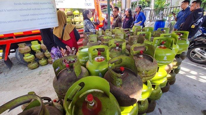 Keterbatasan Pasokan Elpiji Tiga Kilogram: Kenaikan Harga dan Dampaknya di Kalimantan Selatan