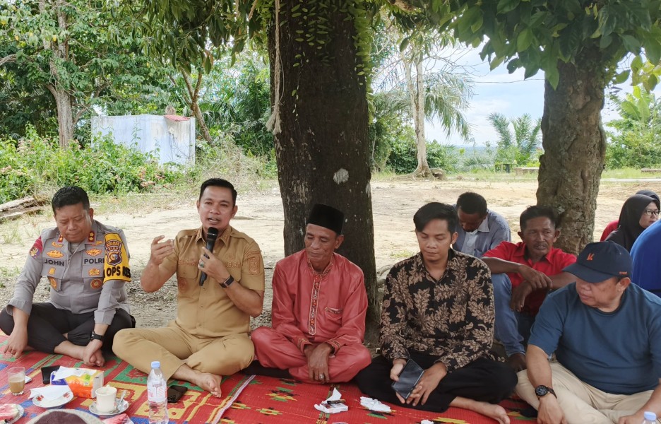 Bersama Kapolres, Wabup Pelalawan Silaturahmi dengan Masyarakat Batang Nilo Kecil