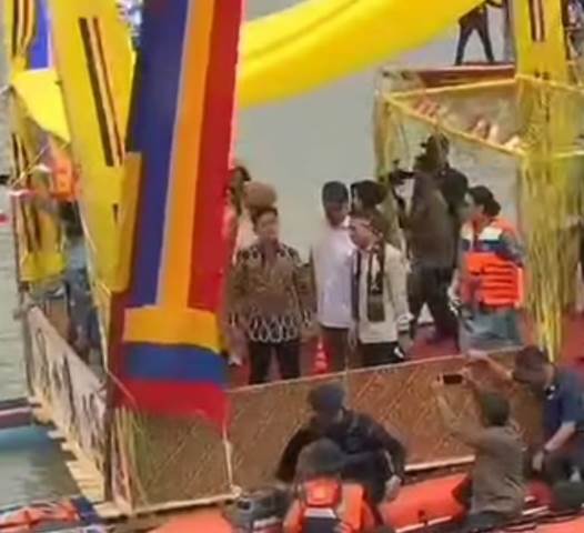 Wapres Gibran, istri, dan Rombongan Menteri Saksikan Langsung Pacu jalur di Tepian Narosa