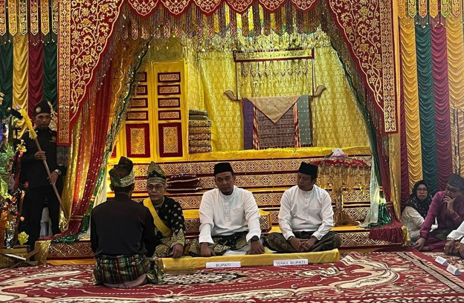 Tepuk Tepung Tawar di Inhu Jadi Ajang Harapan dan Saran, Bupati Inhu Bahas Pembangunan Infrastruktur