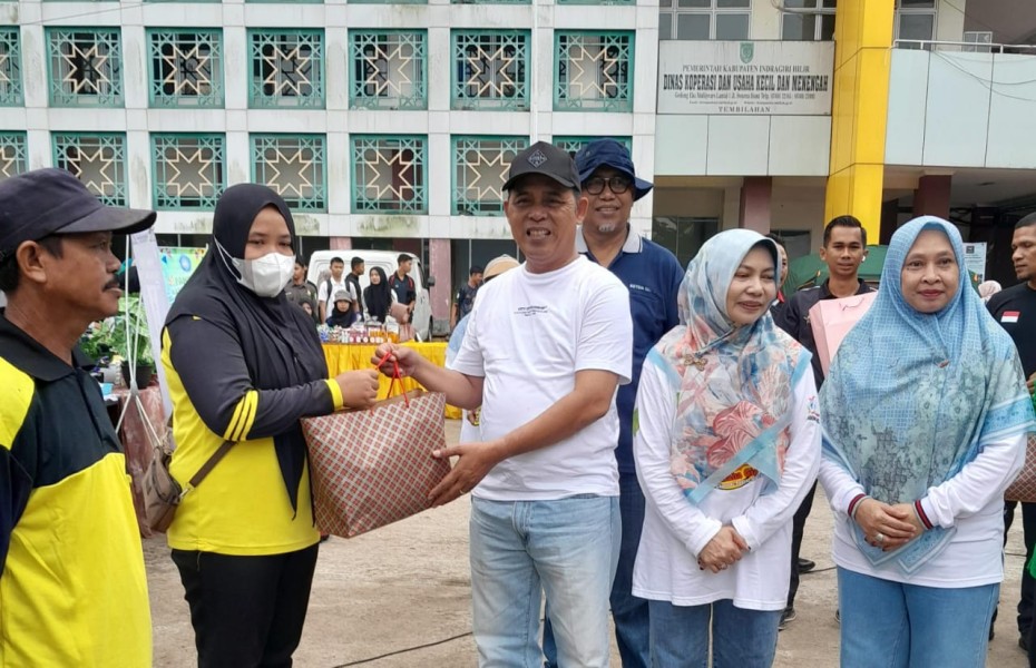 Bupati Inhil Canangkan Gerakan Jumat Sedekah Sampah dan Sekail Umpan, Ajak Masyarakat Peduli Lingkungan