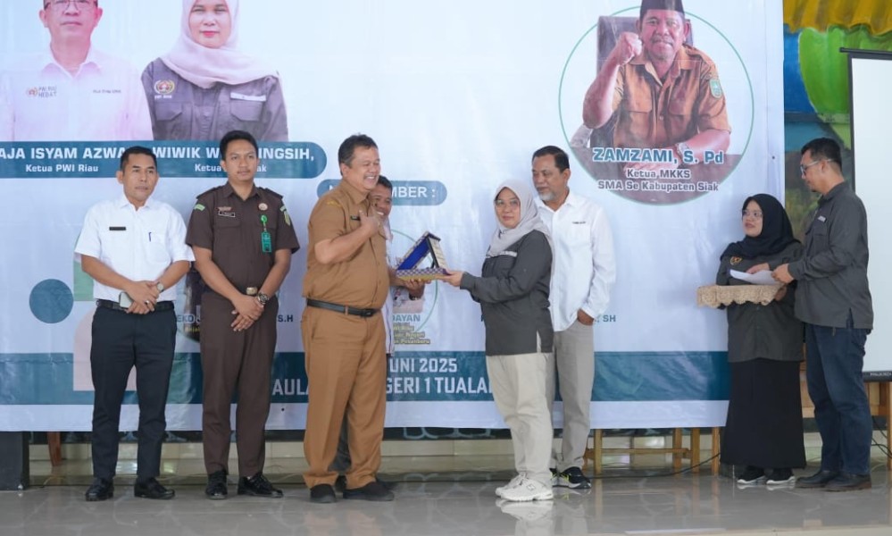 PWI Siak Taja Diskusi Jurnalistik, Bagikan Tips Hadapi Oknum Wartawan di Sekolah
