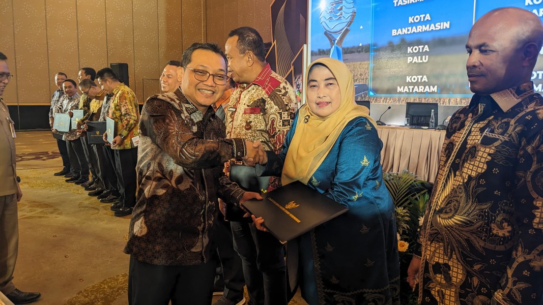 Pekanbaru Raih Penghargaan Terbaik III TPID Kawasan Sumatera
