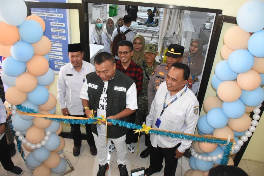 Cuci Darah Kini Bisa di RSUD Besuki, Mas Rio: Warga Sehat, Kemiskinan Turun