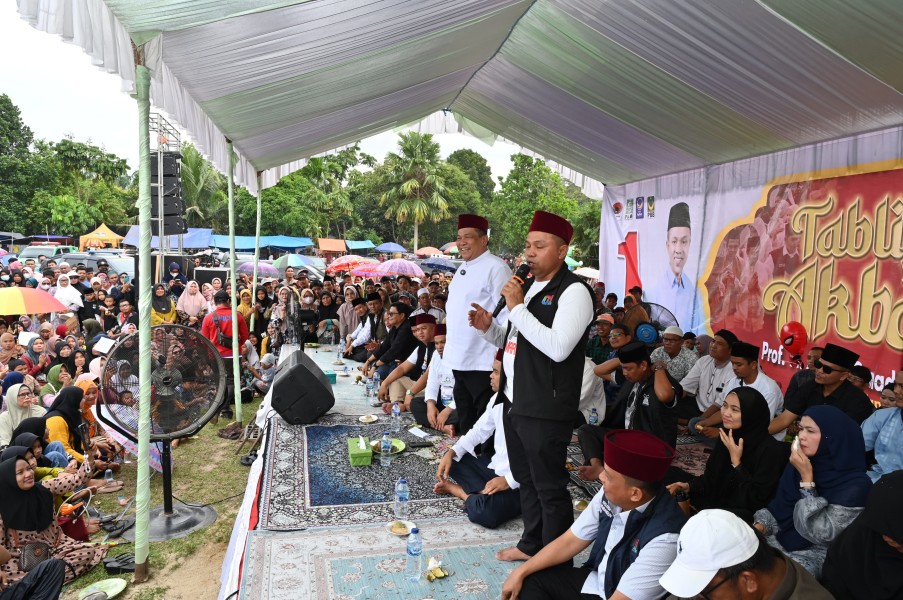 Dihadapan Warga Inhil, UAS Apresiasi Kinerja SF Hariyanto saat Menjabat Pj Gubernur Riau