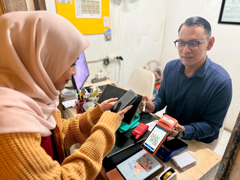 BRI Genteng Perluas QRIS, Transaksi Digital Lir Ilir Social House Capai Rp20 Juta Sebulan