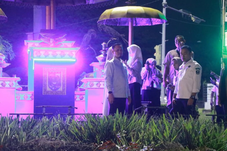 Kunjungi Monumen Payung, Walikota Pekanbaru Ajak Warga Jaga Taman Kota