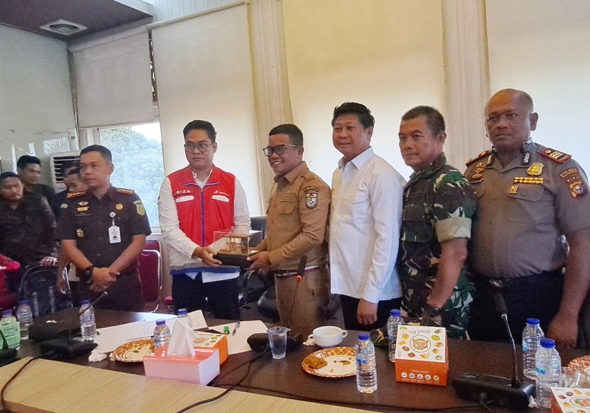 Atasi Kelangkaan BBM, Bupati Pelalawan Pimpin Rakor Lintas Sektoral dan Usulkan Sub Penyalur Desa