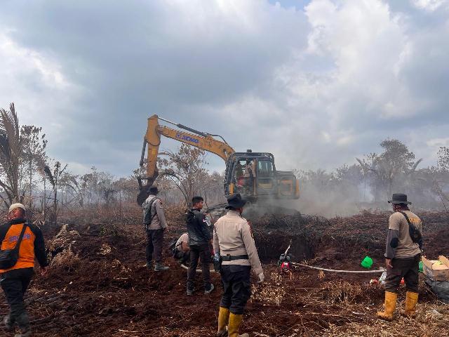 Hari Keenam Pendinginan Karhutla di Tanjung Peranap, 10 Embung Dibangun untuk Dukung Pasokan Air