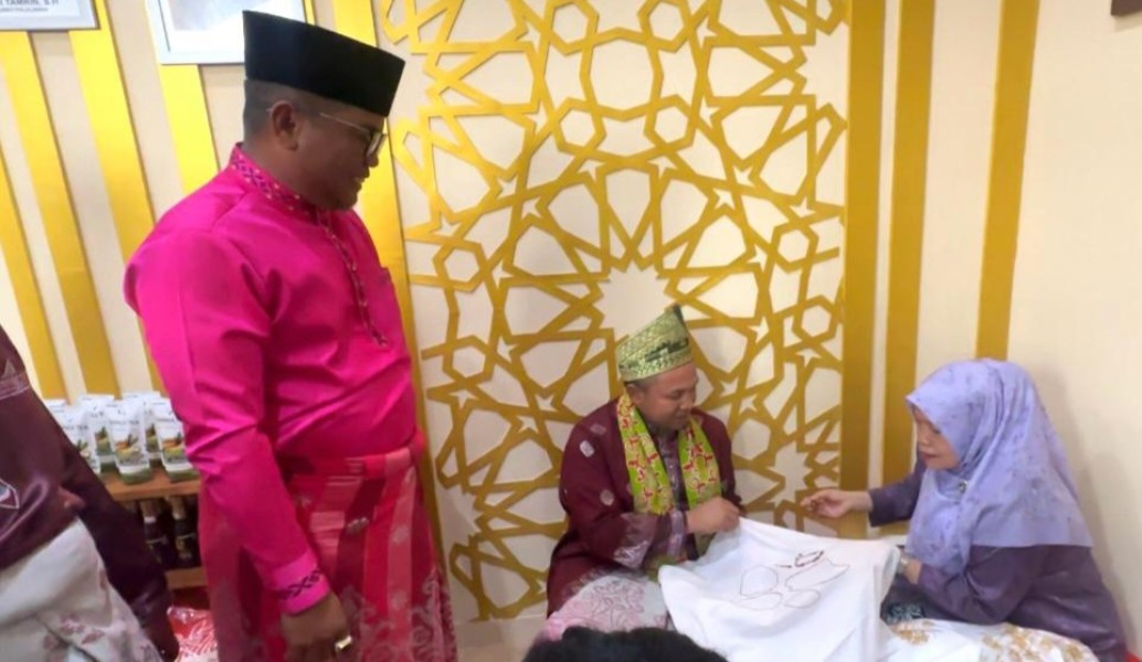 Stand Pelalawan MTQ ke-43 Riau Dikunjungi Gubri, Bupati Sampaikan Apresiasi