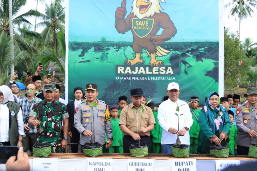 Bupati Inhil Bersama Gubri Laksanakan Peringatan Hari Mangrove Sedunia 2025 di Desa Belaras Barat