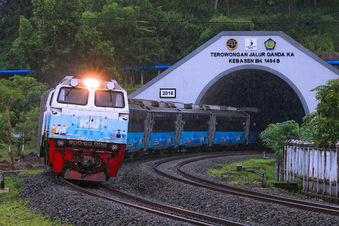 Lima Terowongan Kereta Api Terpanjang di Indonesia: Menjaga Warisan Infrastruktur dan Keselamatan Operasional