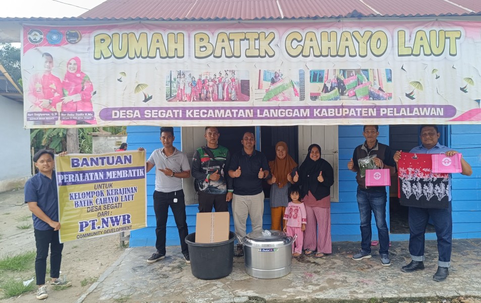 Dukung Batik Cahayo Laut, PT NWR Berikan Bantuan Perlengkapan Membatik