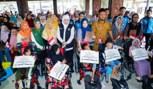 Gubernur Jatim Ingatkan Warga Bijak Gunakan Bansos, Jangan Terjerat Judi Online