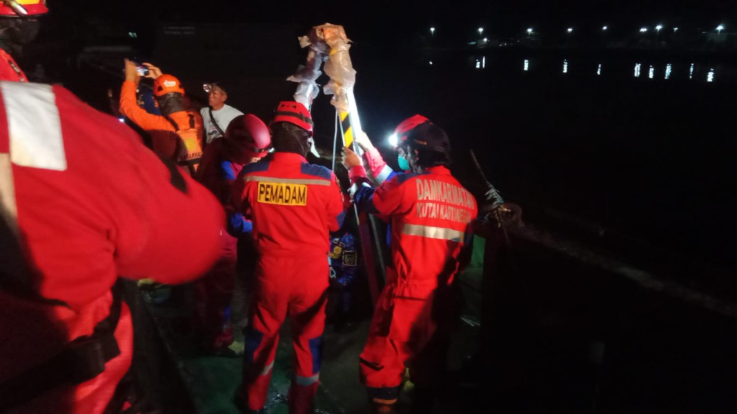 Penemuan Tragis: Pria Hilang di Samarinda Ditemukan Tewas di Kapal Tongkang Batu Bara