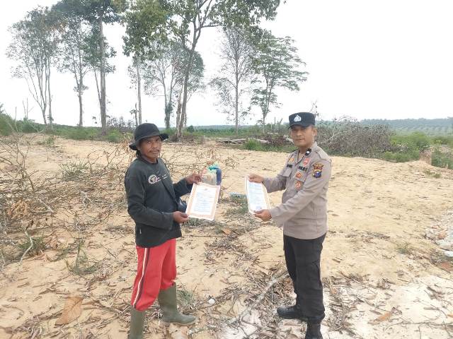 Jaga Lingkungan, Polsek Bandar Sei Kijang Laksanakan Patroli Karhutla