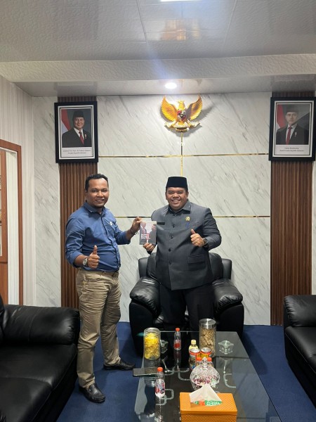 Ketua DPRD Inhu Apresiasi Buku Geopolitik Reunifikasi Korea Karya DR Teguh Santosa