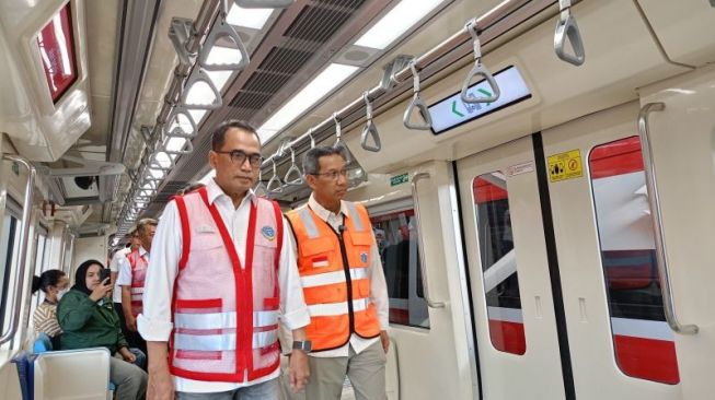 Peningkatan Penggunaan Transportasi Umum saat Libur Natal dan Tahun Baru: Upaya Menhub Mendorong Tren Positif