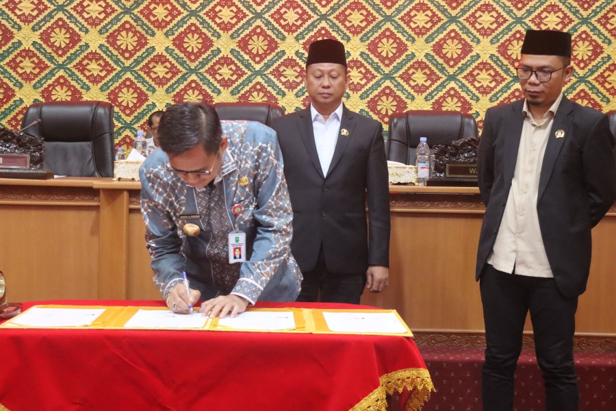 Pemkab-DPRD Pelalawan Teken Nota Kesepakatan KUA Dan PPAS APBD 2025