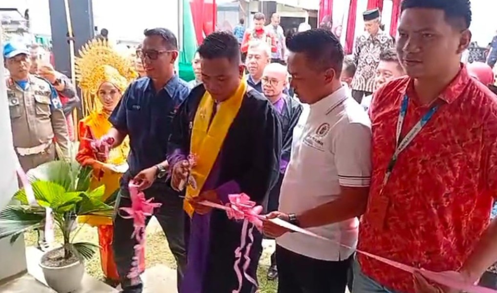 Bupati Pelalawan Resmikan Koperasi Tetesan Barokah di Langgam, Dirangkai Penyerahan Bantuan