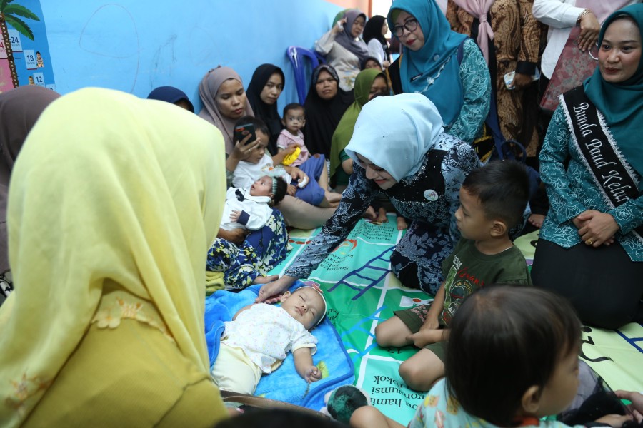 Pj Ketua PKK Pekanbaru Gelar Kunjungan ke TK An-Nur dan Posyandu Tahta