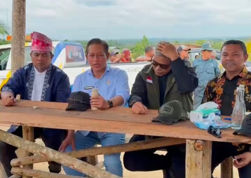 Tinjau Restorasi TNTN, Bupati Pelalawan bersama Gubernur Riau Dampingi Menteri LHK