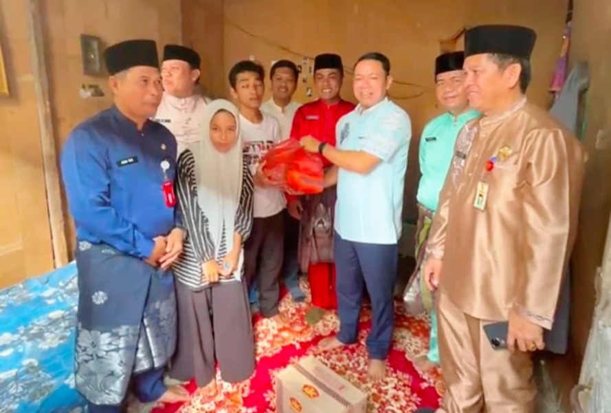 Kunjungi Anak Yatim Piatu di Pangkalan Kerinci, Husni Tamrin Beri Dukungan dan Bantuan