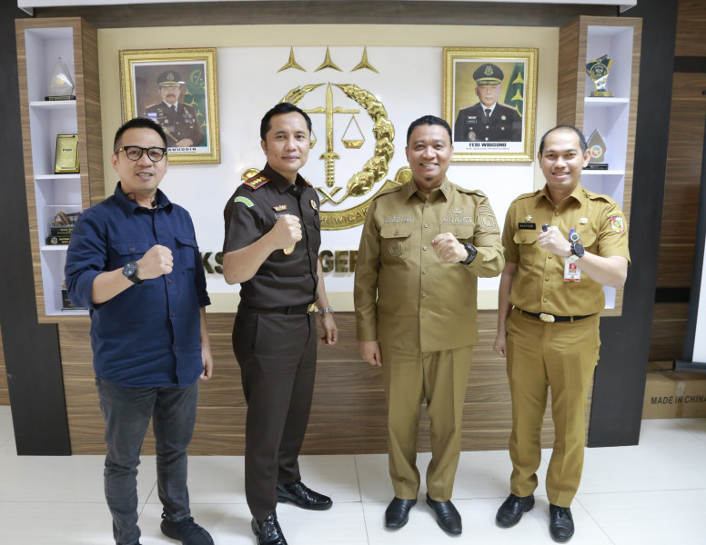 Perkuat Sinergi, Wawako Pekanbaru Silaturahmi dengan Kajari