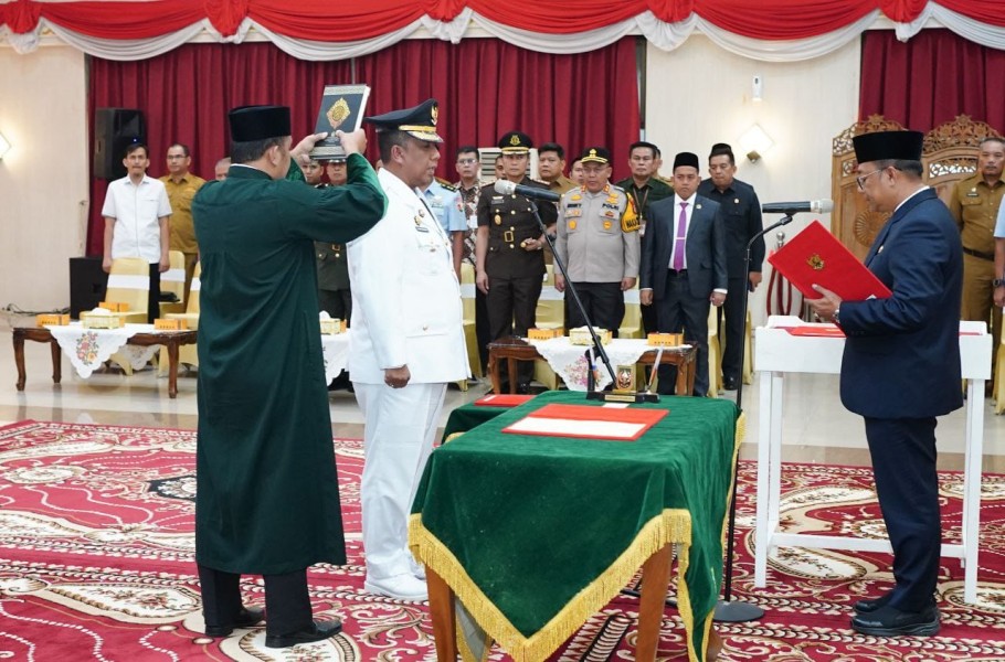 Pj Gubernur Riau Resmi Lantik Roni Rakhmat Jadi Pj Walikota Pekanbaru Gantikan Risnandar Mahiwa