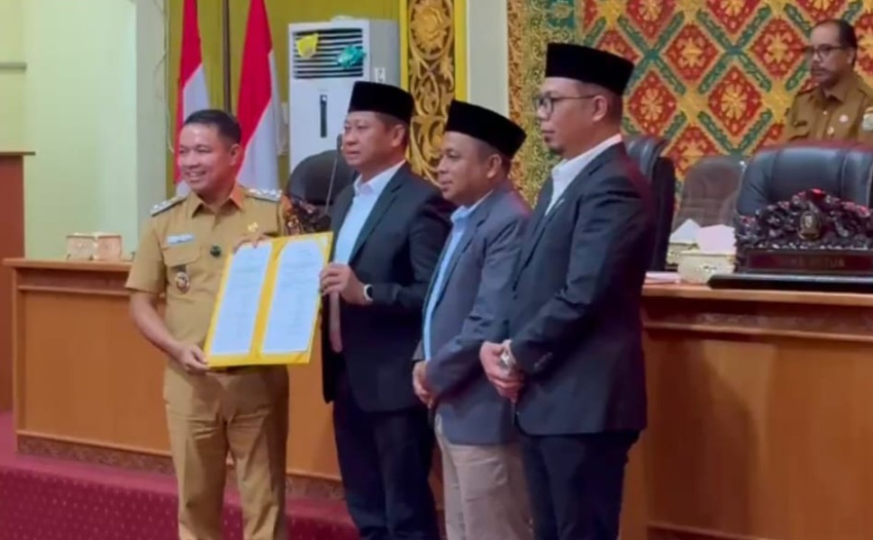 Wakil Bupati Pelalawan Sampaikan Pendapat Akhir Bupati pada Rapat Paripurna DPRD Pertanggungjawaban APBD 2024