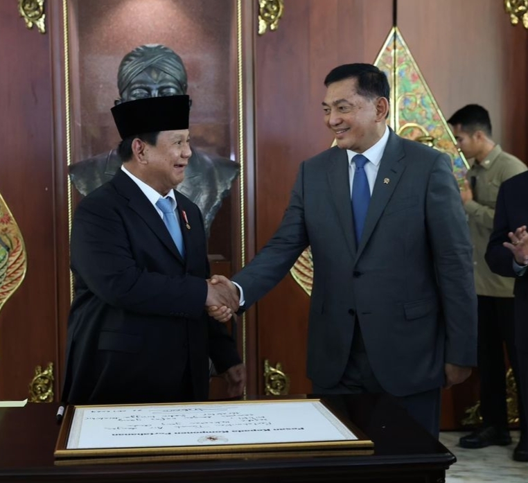 Rapat Perdana Menhan Sjafrie Sjamsoeddin Bersama Para Pejabat Kemhan