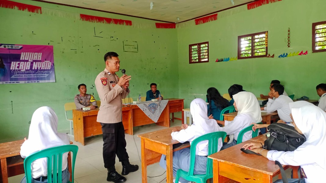 Polisi Gelar Sosialisasi Bahaya Narkoba dan Judi Online di SMK Nurul Huda: Upaya Preventif untuk Masa Depan Generasi Muda