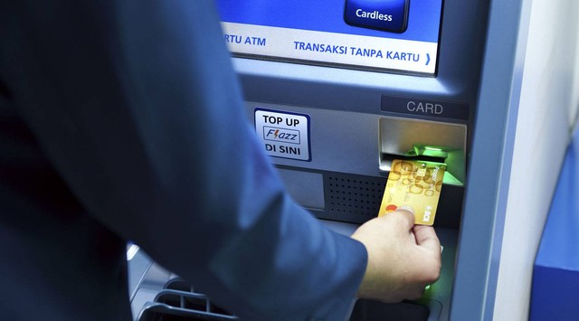 Cara Isi Pulsa lewat ATM BCA, Dijamin Mudah dan Aman