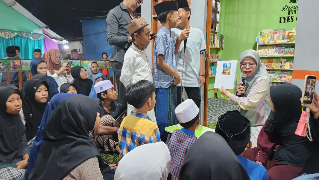 Bunda Baca Situbondo Resmikan Perpustakaan Unik di Atas Sungai
