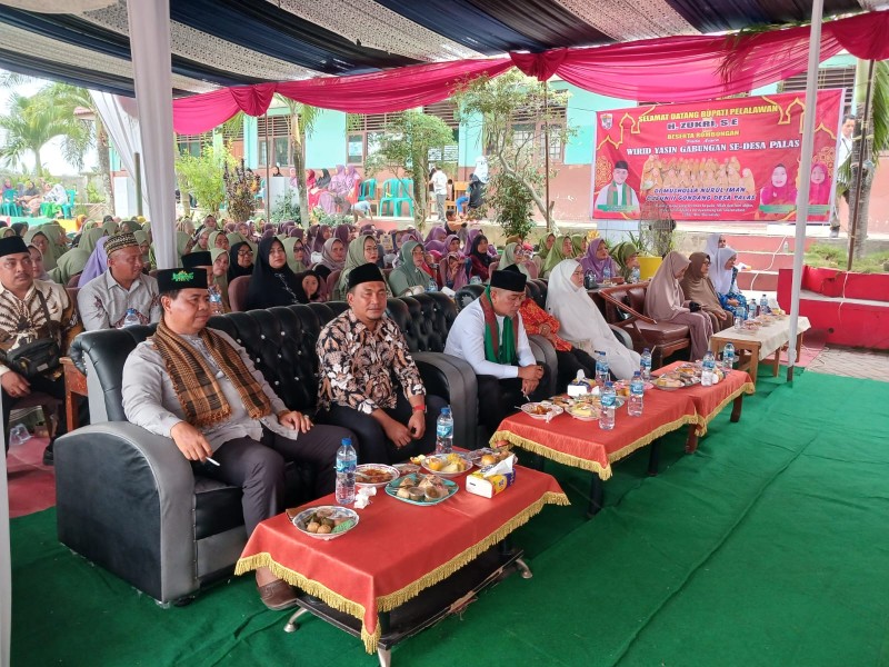 Bupati Pelalawan Hadiri Wirid Gabungan BKMT se-Desa Palas, Ini Pesannya