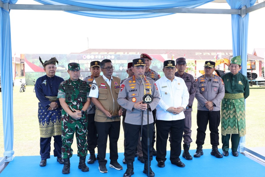 Kapolri Serahkan Bantuan Peralatan Karhutla di Riau, Ingatkan Ancaman El Nino dan Prioritaskan Pencegahan