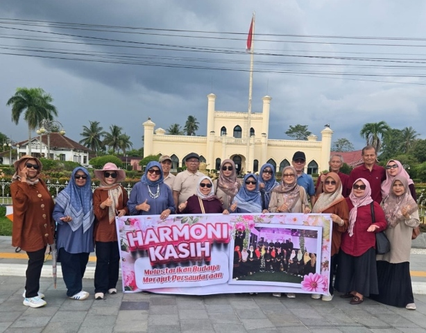 Komunitas Harmoni Kasih Gelar Wisata Budaya dan Kuliner Melayu Istana Asserayah dan Menyusuri Kota Siak Sriindrapura