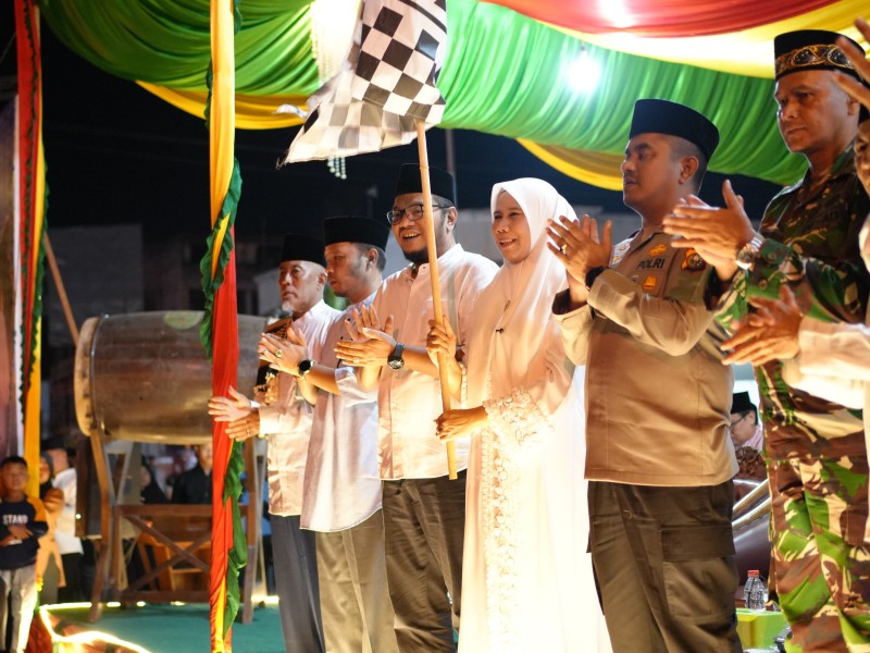 Semarak Malam Takbiran dan Semangat Qurban, Wabup Inhil Yuliantini Lepas Pawai Idul Adha 1447 H