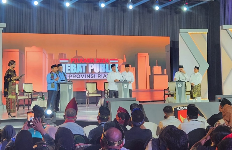 Abdul Wahid-SF Hariyanto Tampil Memukau Segmen Pertama Debat Pilgubri