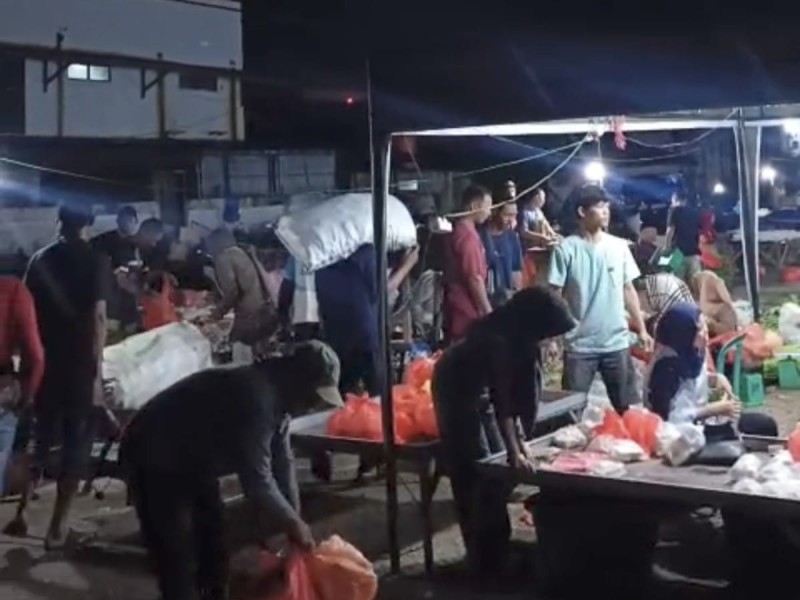 Hari Pertama Pasar Subuh Tembilahan Diserbu Masyarakat, Pedagang dan Pembeli Sambut Antusias