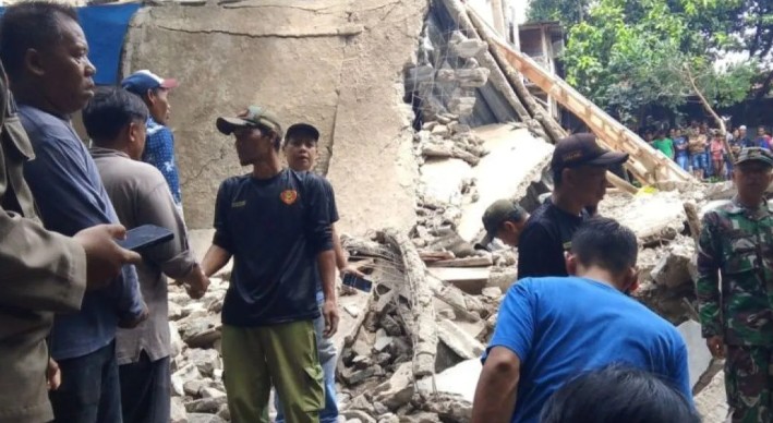 Tim Gabungan Sisir Reruntuhan Majelis Ambruk di Bogor, Tiga Orang Meninggal