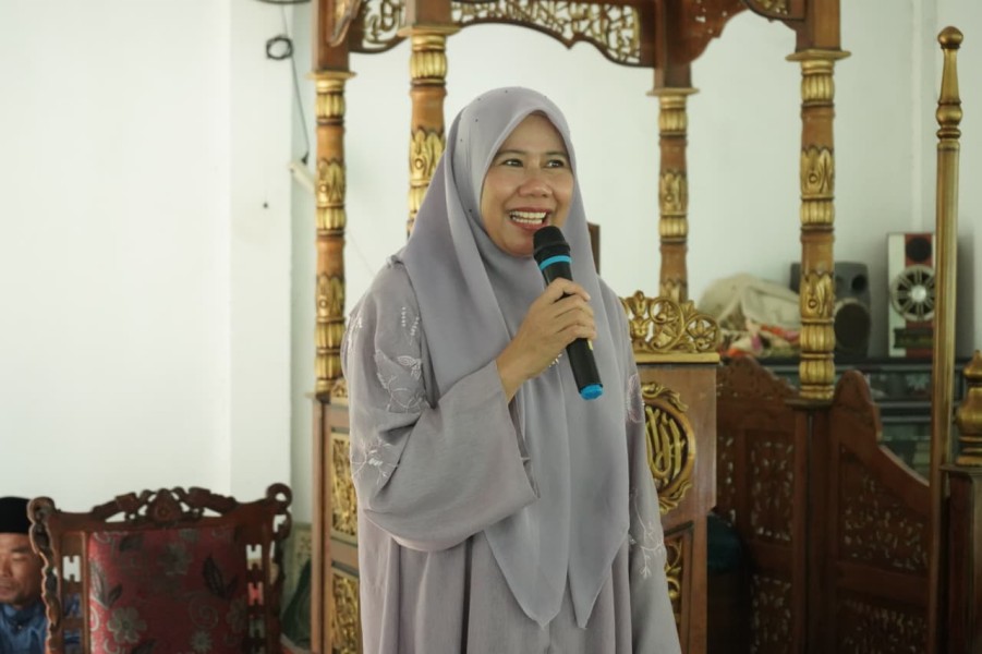 Wakil Bupati Indragiri Hilir (Inhil), Yuliantini, menyoroti keutamaan menjaga salat, dalam perayaan Isra Mi'raj Nabi Muhammad SAW yang digelar di Masjid Al - Falah Paret Maela, Dusun Suka Maju, Desa Lahang Baru, Kecamatan Gau