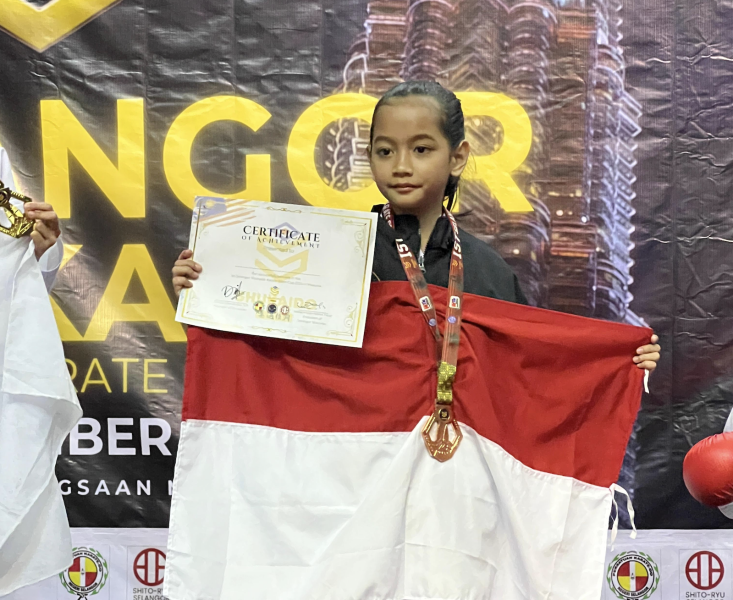 TEAM SHUKAIDO INDONESIA TAMPIL DI SHUKAIDO INTERNATIONAL KARATE OPEN CHAMPIONSHIP 2024: ANDALKAN TEAM KATA BEREGU PUTRI U-13