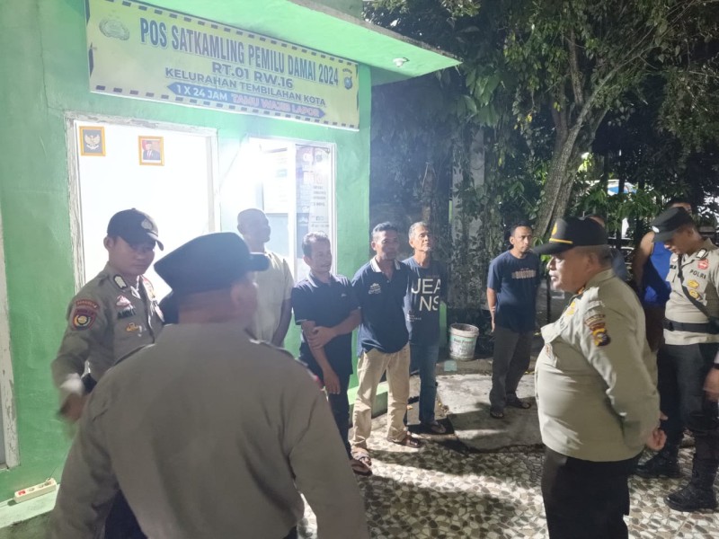 Kasat Binmas Polres Inhil Cek Pos Satkamling di Tembilahan Kota