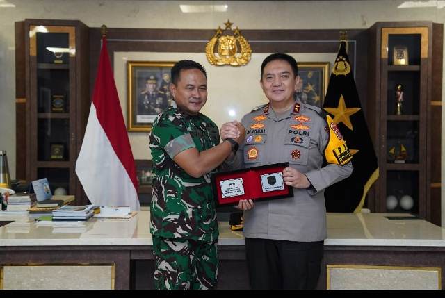 Perkuat Sinergitas TNI-Polri, Danrem 031/WB Dampingi Pangdam I/BB Kunjungi Polda Riau