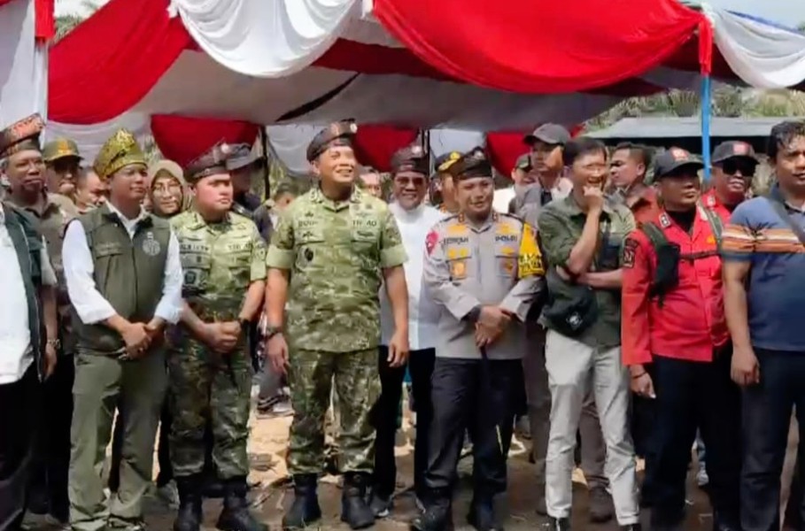 Launching Relokasi dan Pemulihan Kawasan TNTN, Bupati Pelalawan Tanam Pohon Pulai