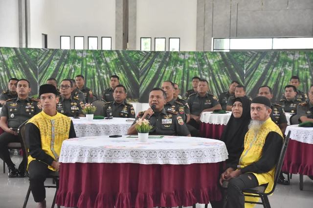 DANREM 031/WB Melepas Pemberangkatan Umroh Har Pangdam untuk Prajurit dan PNS TNI